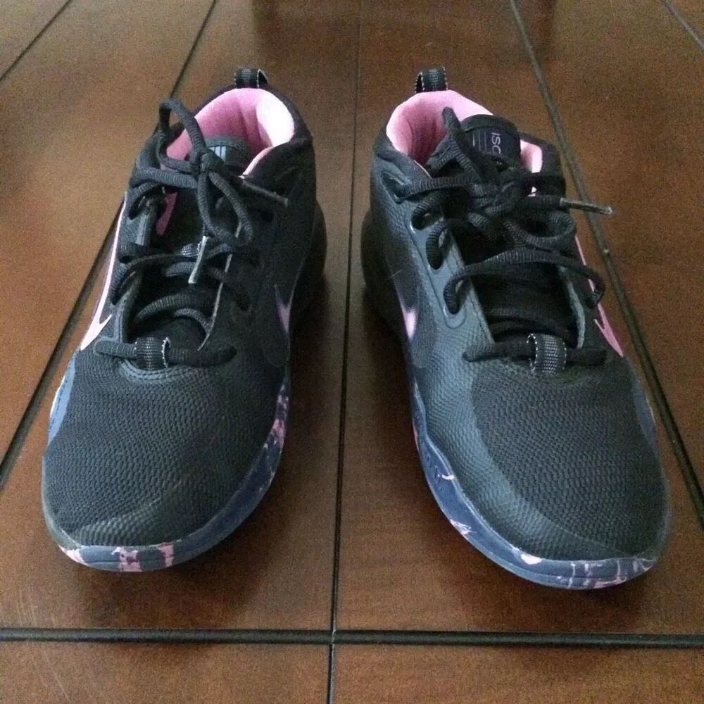 Nike kids isofly 5.5 big kid black and pink